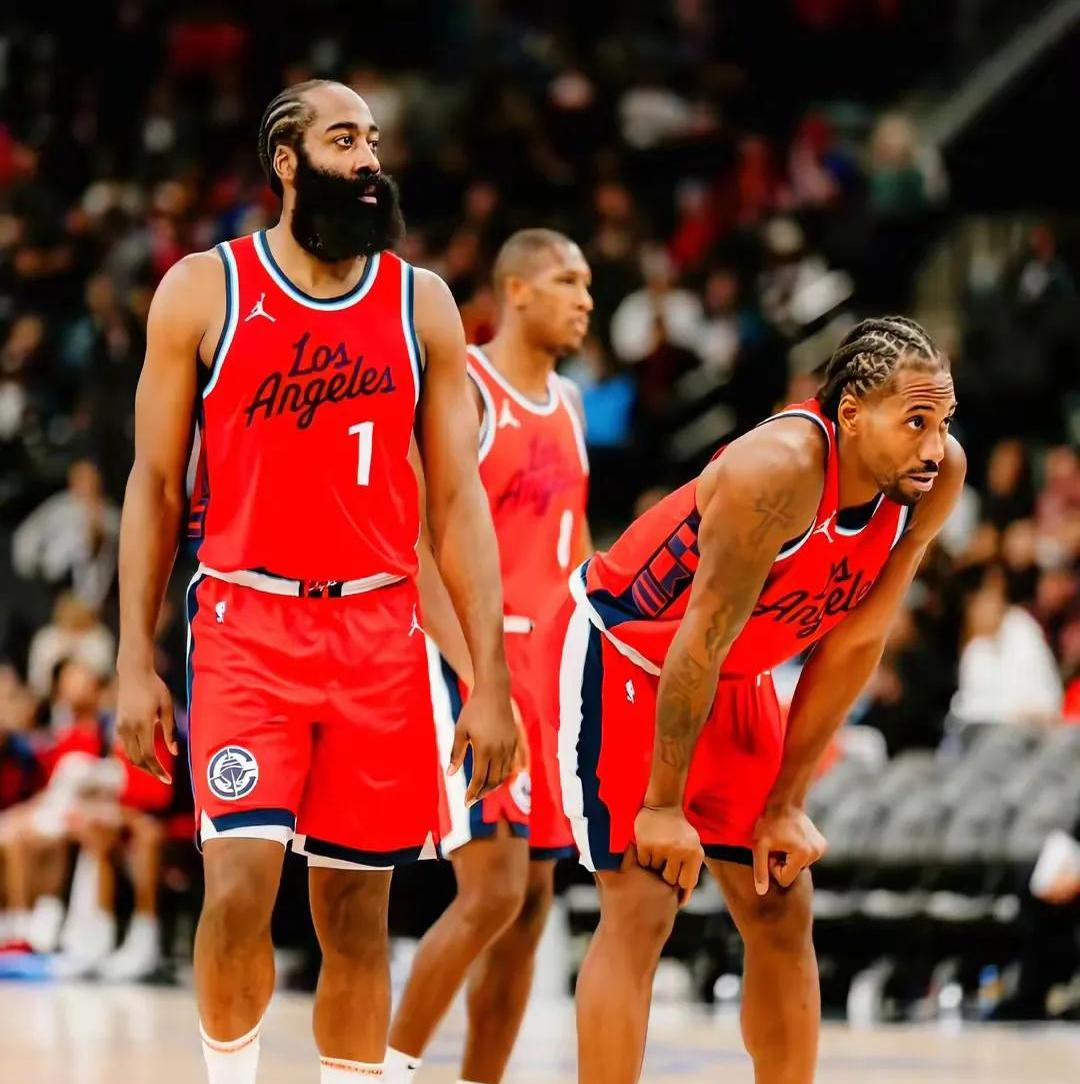 开云下载-雄鹿横扫快船,继续领先东部