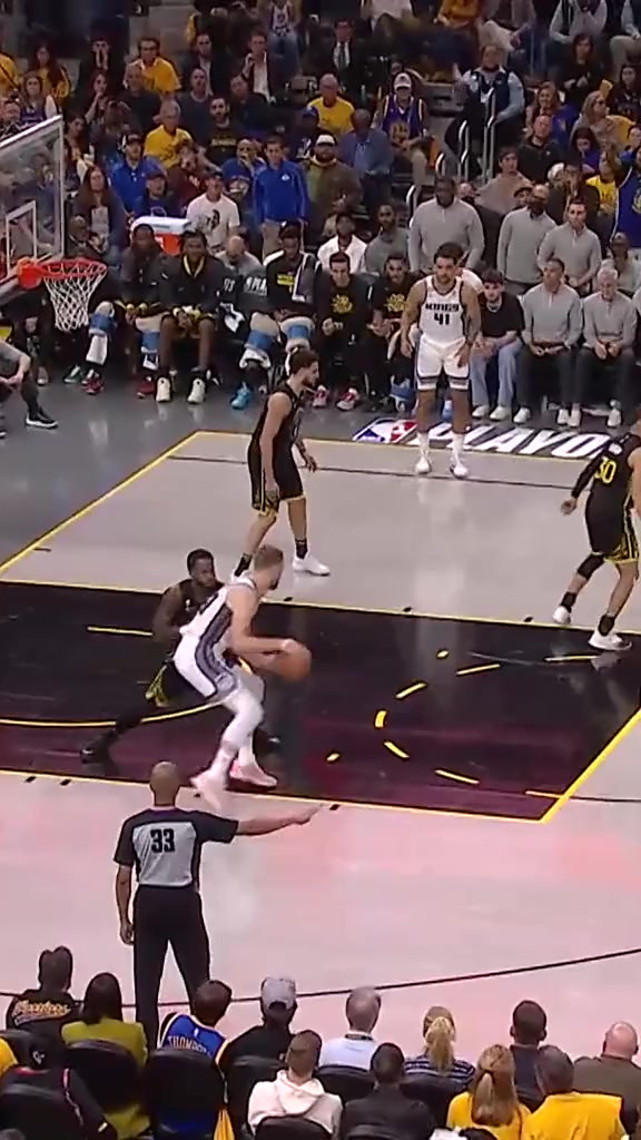 关于巴西男篮碾压勇士B队，库里爆发神勇的信息