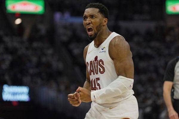 包含爵士轻松赢魔术，米切尔砍下30分的词条