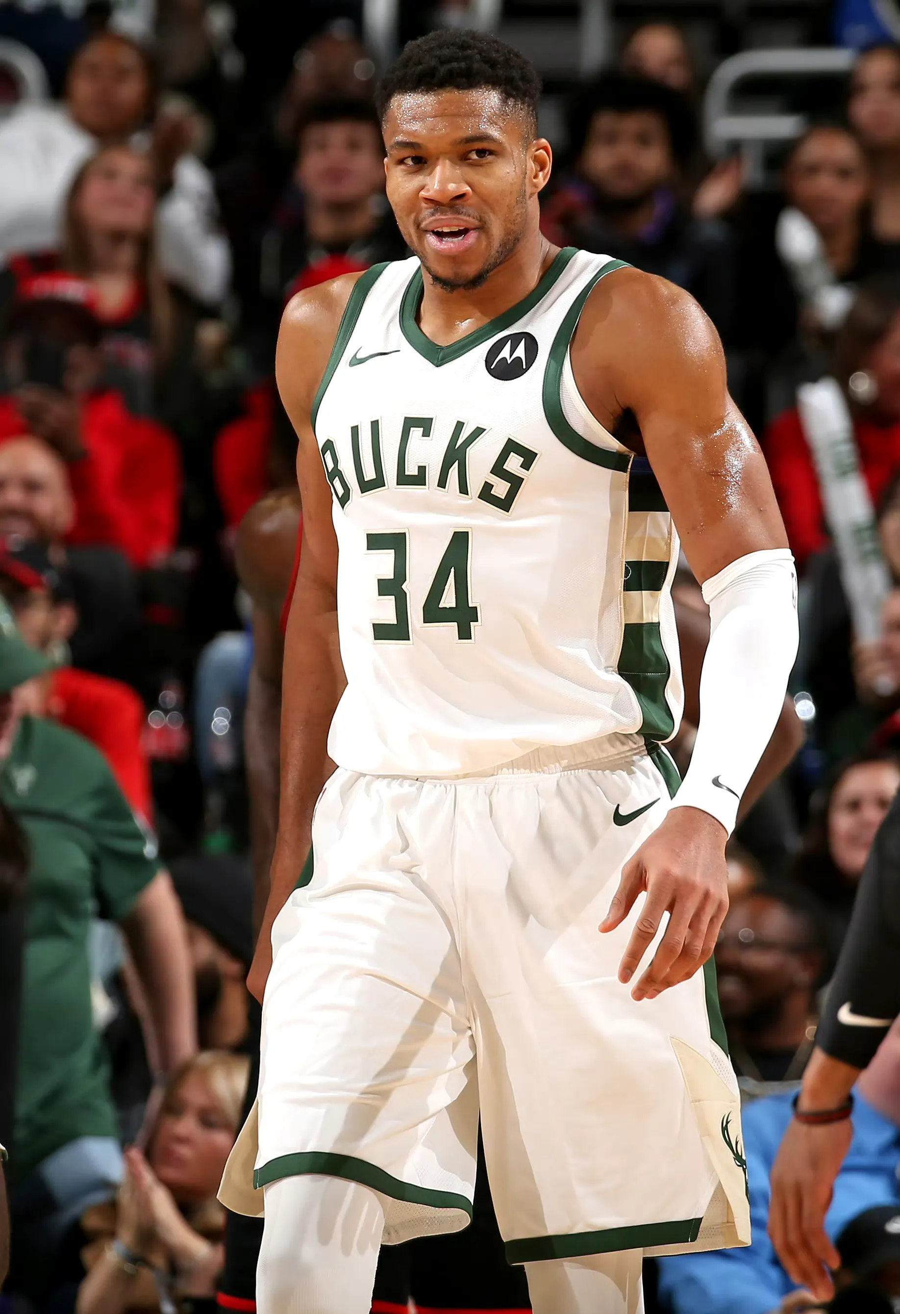 开云体育-关于雄鹿大胜老鹰,字母哥独得30分的信息