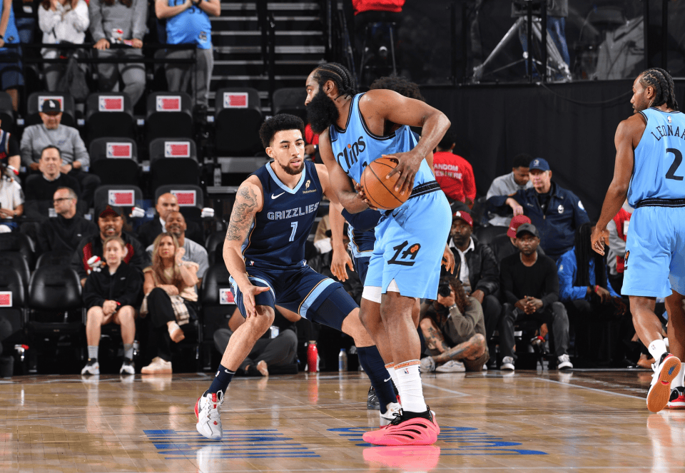 快船大胜灰熊赢得关键胜利