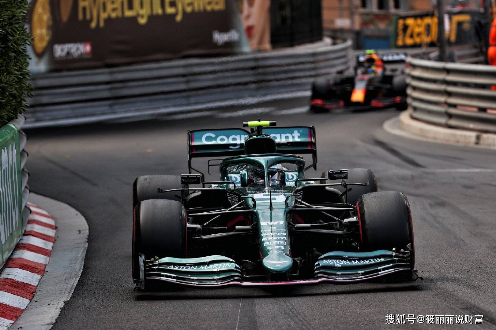 梅赛德斯横扫阿斯顿马丁，佩雷兹关键制胜