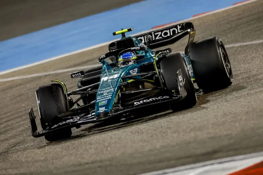 梅赛德斯险胜红牛车队,阿隆索扛起全队 梅赛德斯险胜红牛车队,阿隆索扛起全队