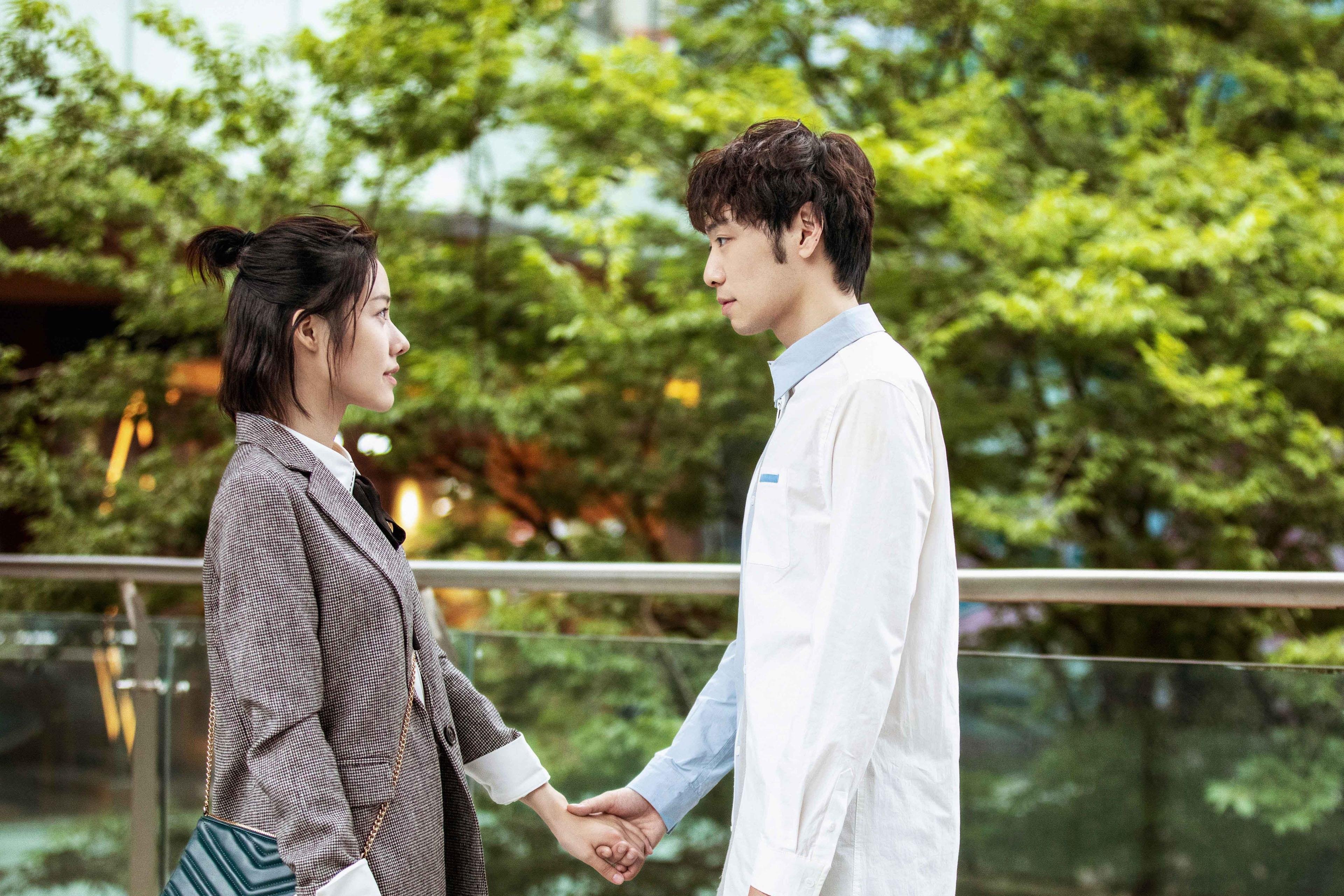 篮球双星，勇士碾压尼克斯，字母哥欧冠淘汰赛主宰战场