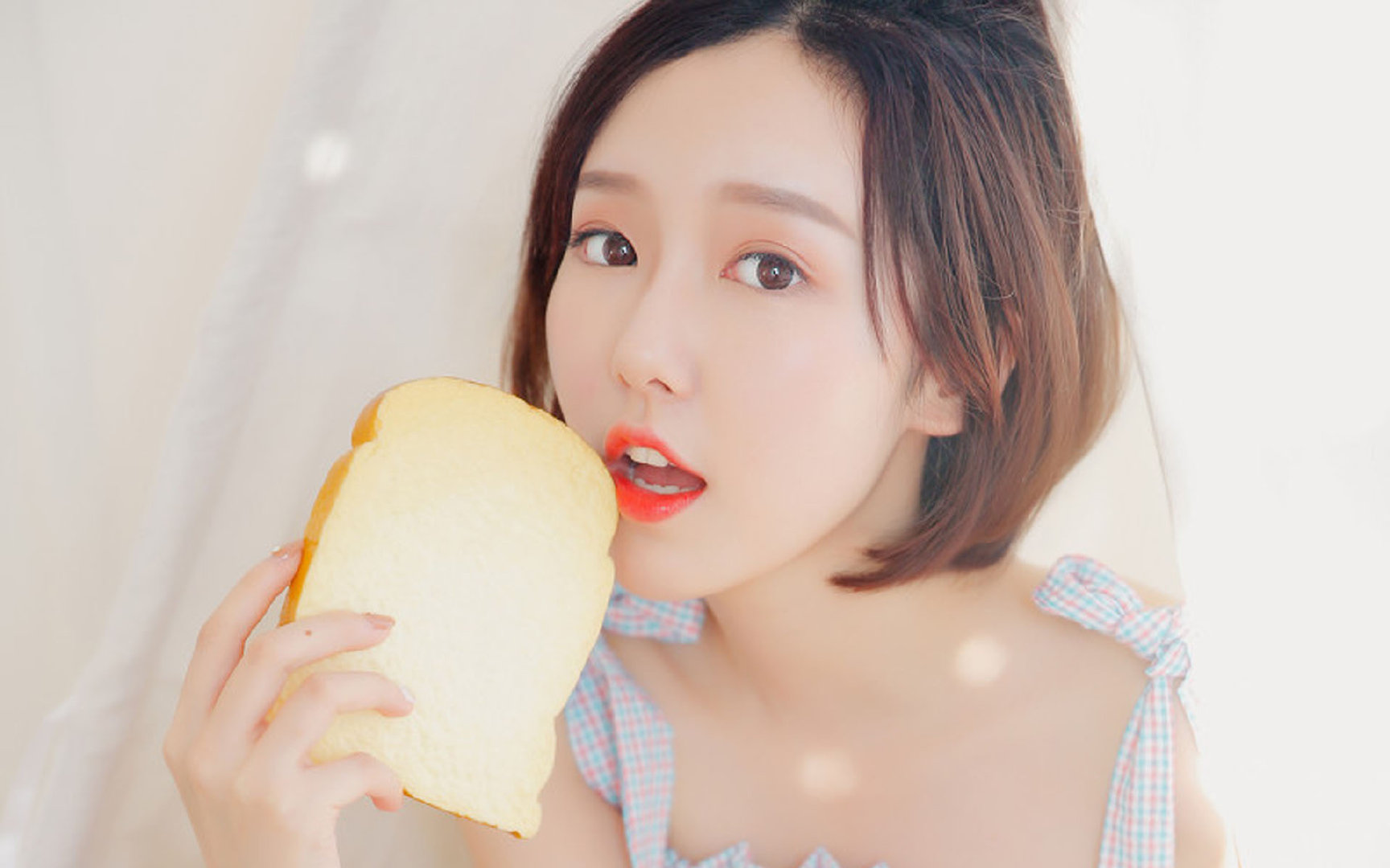 开云体育在线-防守的艺术，当银河战舰上演赛道封锁—从F1年度争冠到皇马锁死巴西的战术镜像